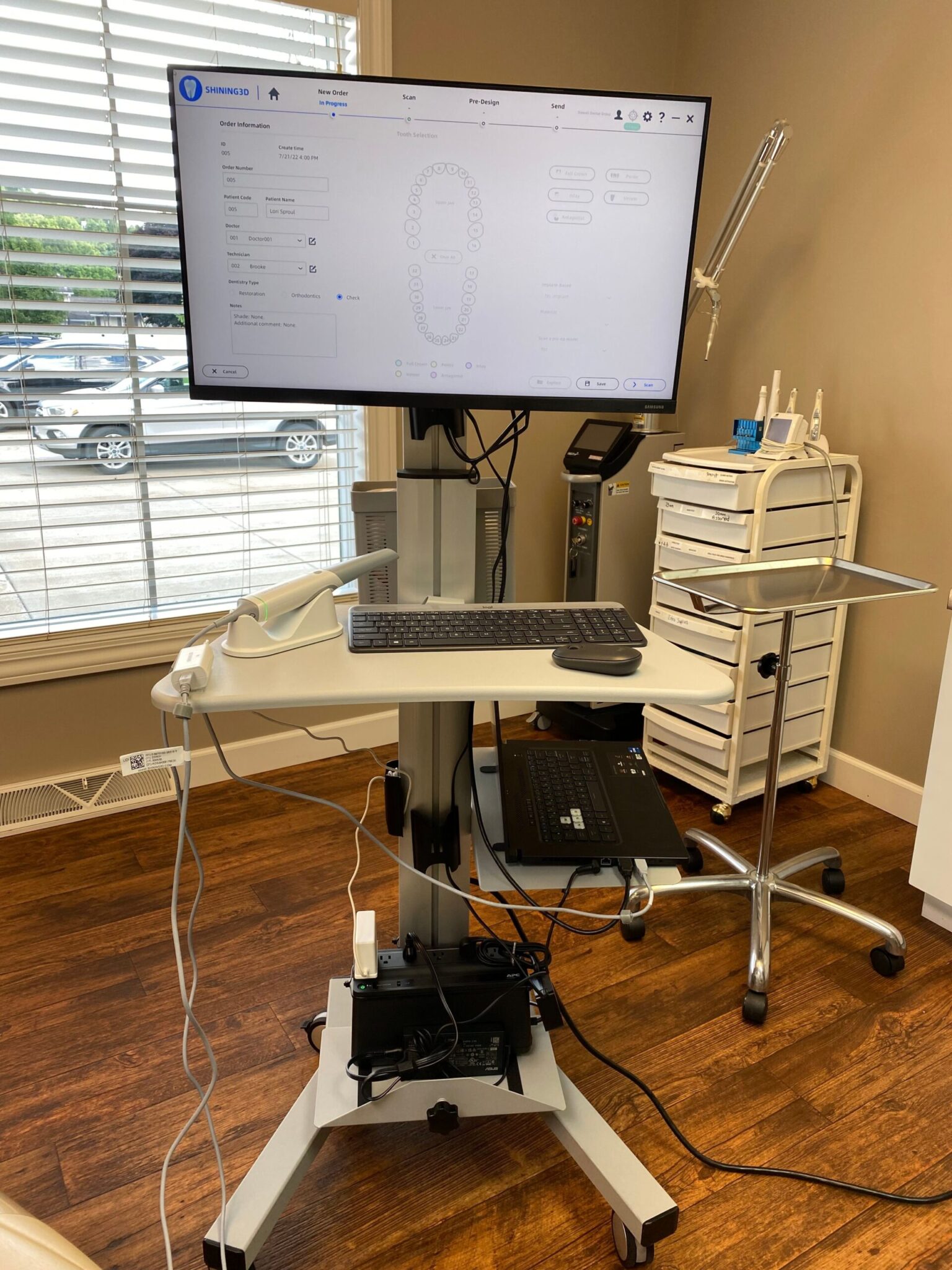 Scanner Cart With 27 Inch Monitor - Image 4